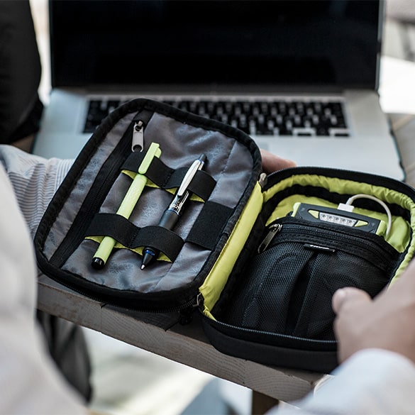 Accessoire tassen - Gebruik de Accessory Bags om al je kabels, koptelefoons en andere accesoires te beschermen en gemakkelijk mee te nemen.