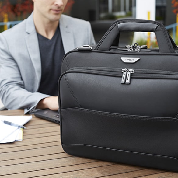 Laptoptassen - Met een laptop tas neem je gemakkelijk je laptop en spullen als een schrift of lunch mee in één tas.